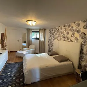 Ty Logis Couette-café Montrabe